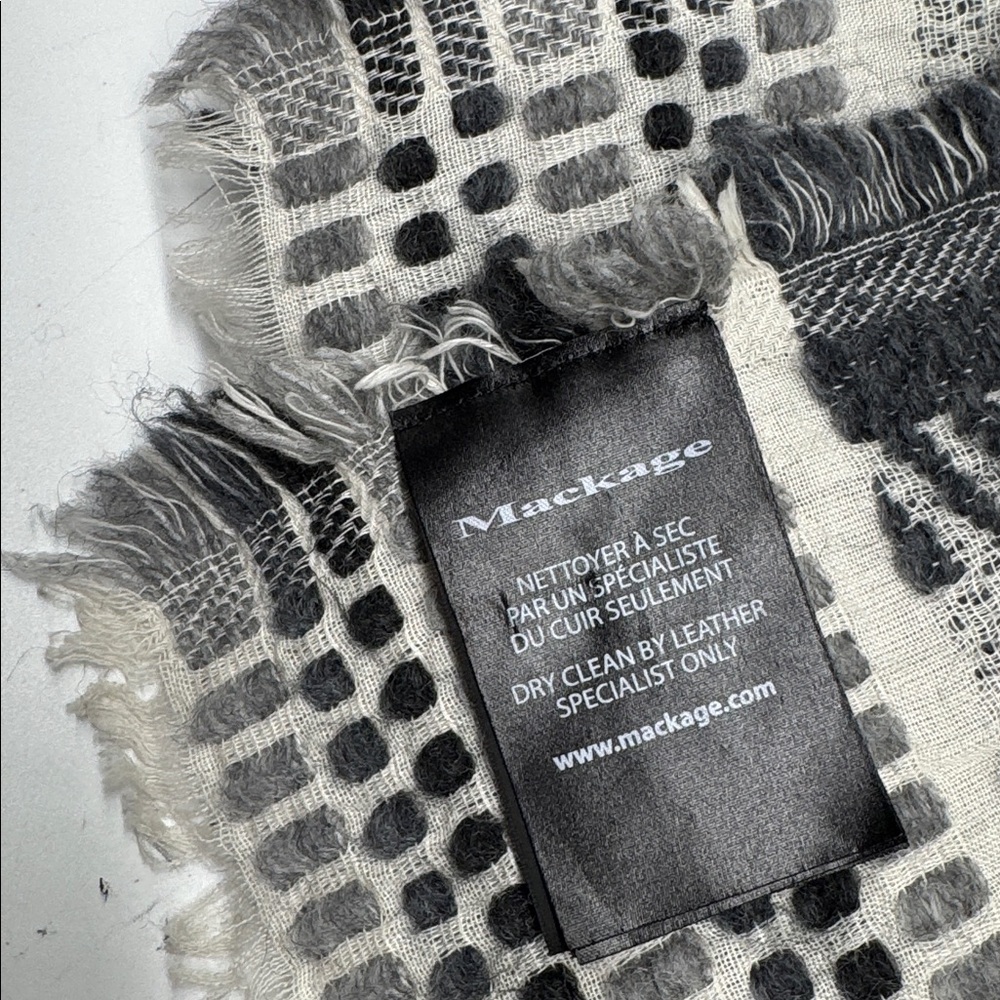 Mackage scarf - Picture 2 of 4